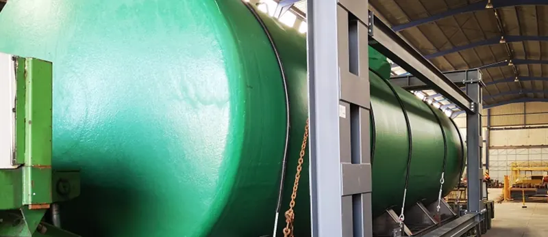 Virola de calderería pintada en verde en la nave de Luvimetal