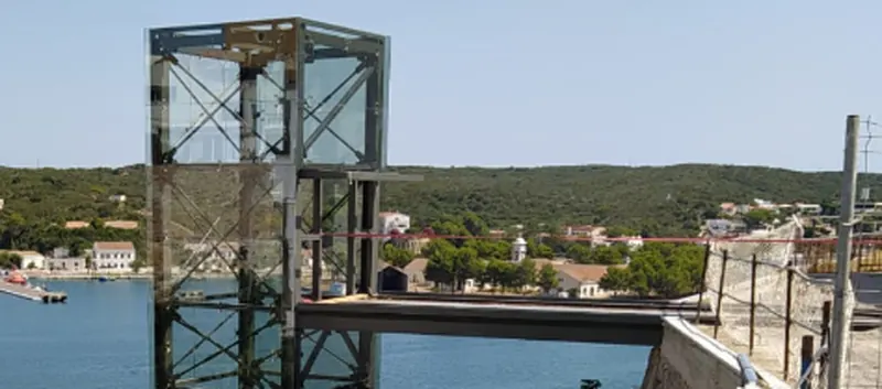 Obra de Luvimetal: Ascensor Panorámico Puerto de Mahón (Menorca)